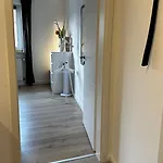 Zentral Gelegenes Mit Tiefgarage, Boxspringbett Nahe Zoo
